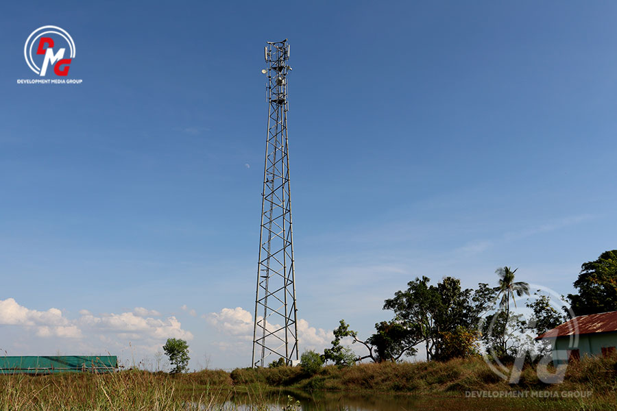 A telecom mast with a generator that has run out of fuel in Pauktaw Township, Arakan State.